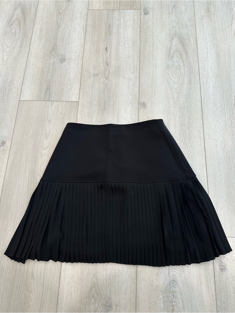 Bailey 44 Black Pleated Mini Skirt Size 12 Made in USA